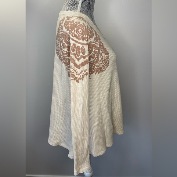 FREE PEOPLE Long Sleeve Cream Shirt with Brown Paisley Pattern On Shoulders ✨🤎 - Picture 6 of 9